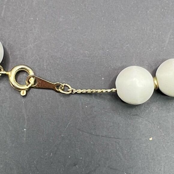 Vintage Classic Necklace Black And White Beads On Gold Tone Chain Classic Money - Picture 5 of 6